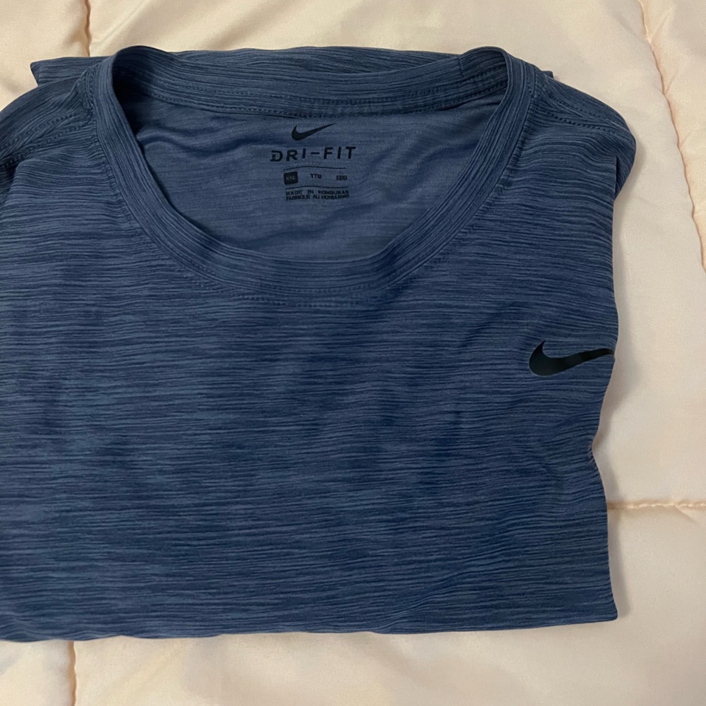 Men’s Nike drifit tshirt XXL